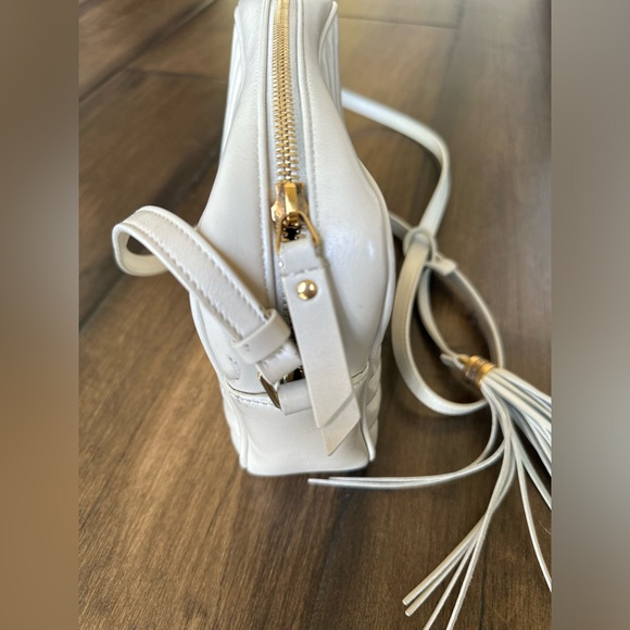 Saint Laurent
Lou Medium YSL Camera Bag with Pocket in Quilted Leather - Picture 4 of 10